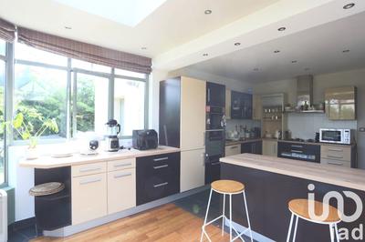 Maison - 186 m² - 8 pièces