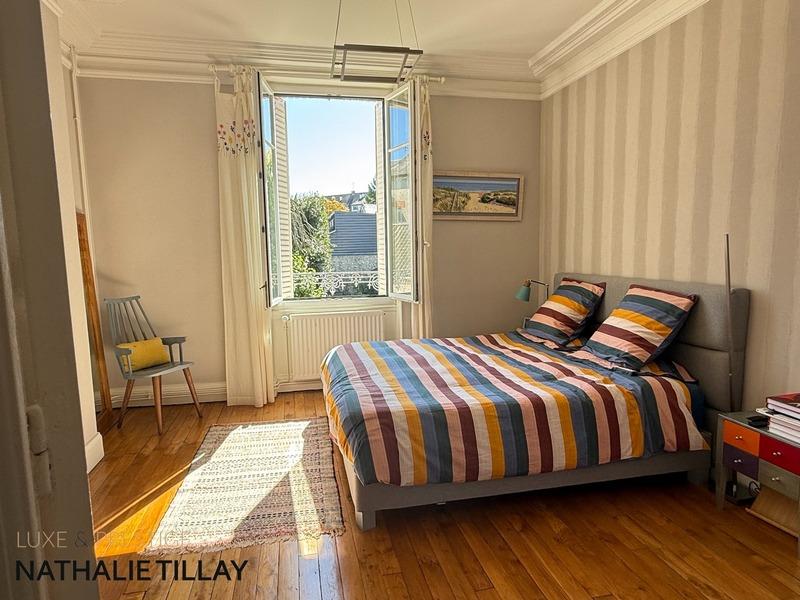 Maison - 220 m² - 9 pièces