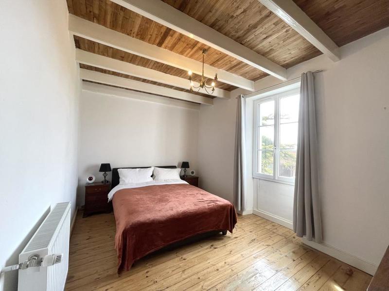 Maison - 198 m² - 8 pièces