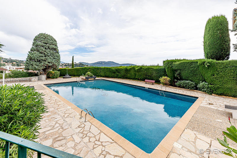 Appartement - 92 m² - 4 pièces