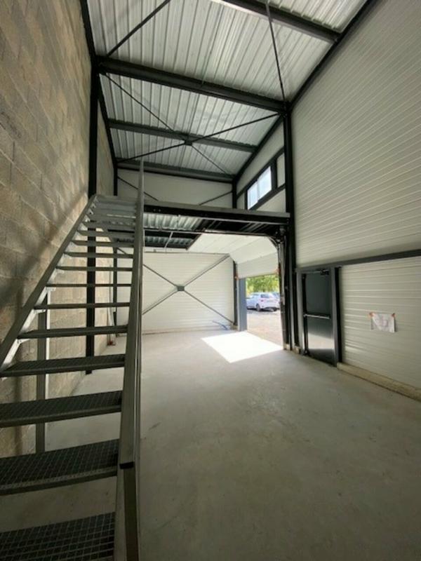 Local d'activité / Entrepôt - 71 m²