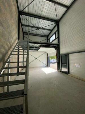 Local d'activité / Entrepôt - 71 m²