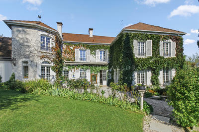 Propriété - 230 m² - 9 pièces