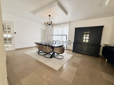 Maison - 257 m² - 8 pièces