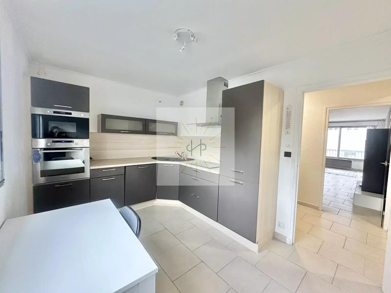 Appartement - 77 m² - 5 pièces