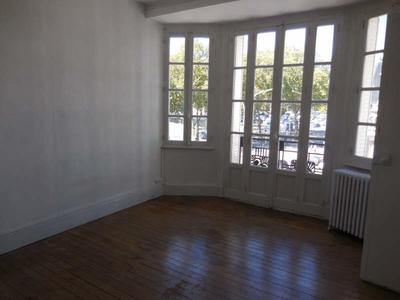 Appartement - 90 m² - 3 pièces