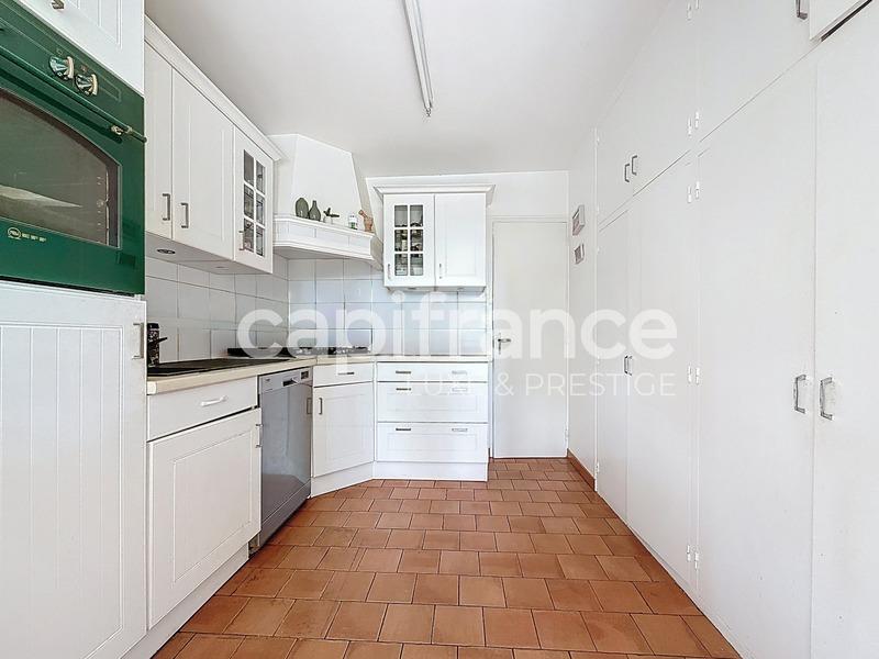 Maison - 275 m² - 9 pièces