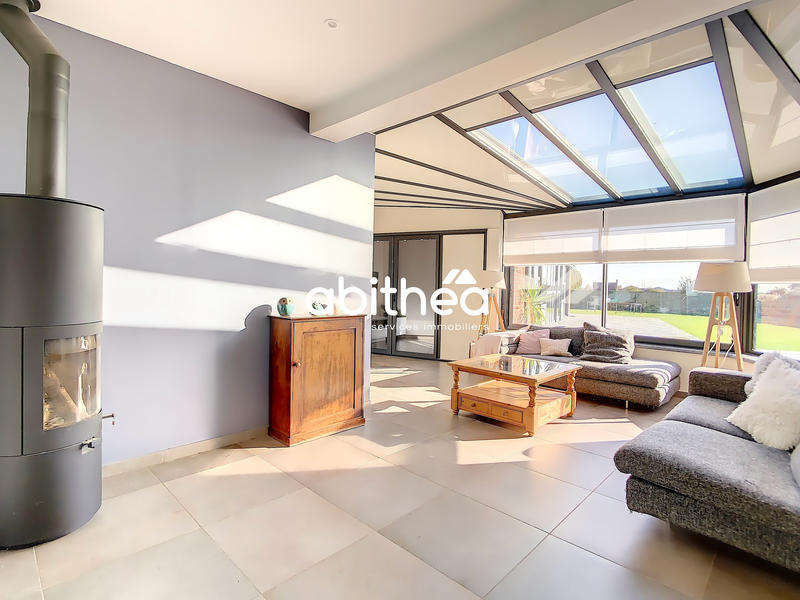 Maison - 335 m² - 9 pièces