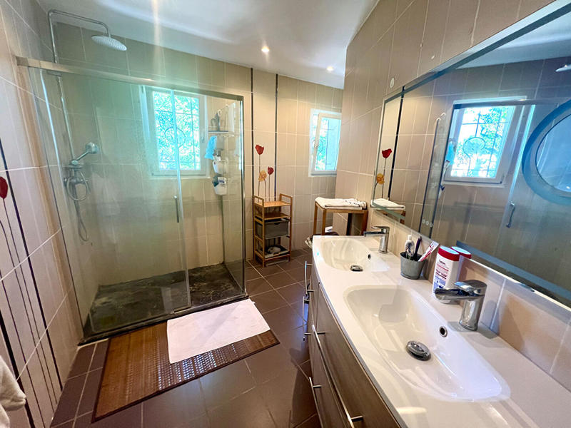 Maison - 230 m² - 8 pièces