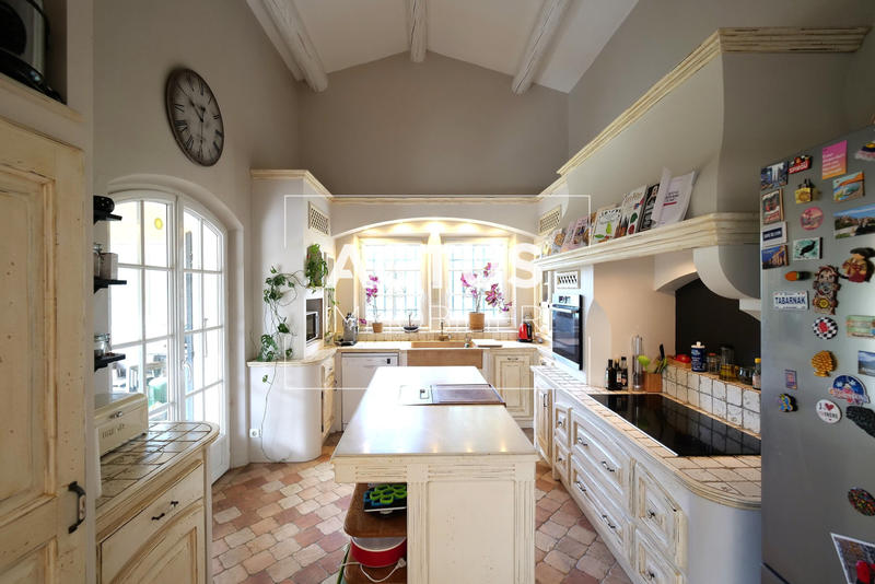 Maison - 213 m² - 7 pièces