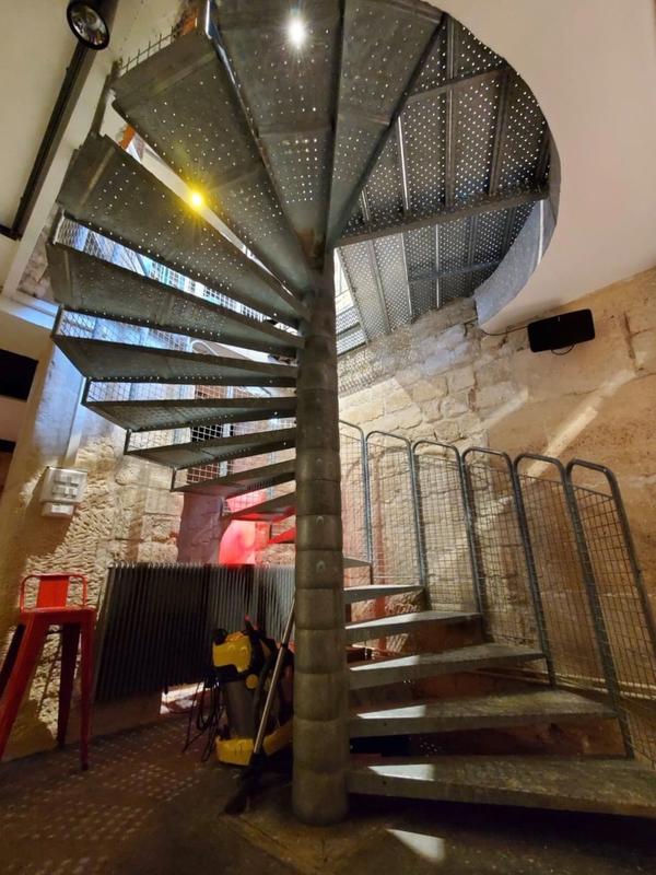 Fonds de commerce - Local commercial - 230 m²