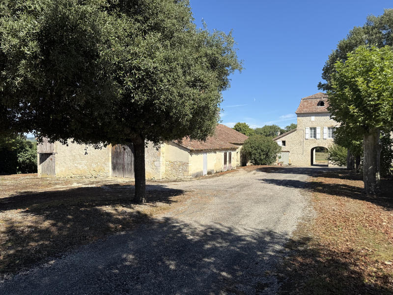 Maison - 400 m² - 12 pièces