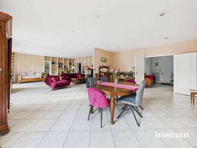 Maison - 210 m² - 5 pièces