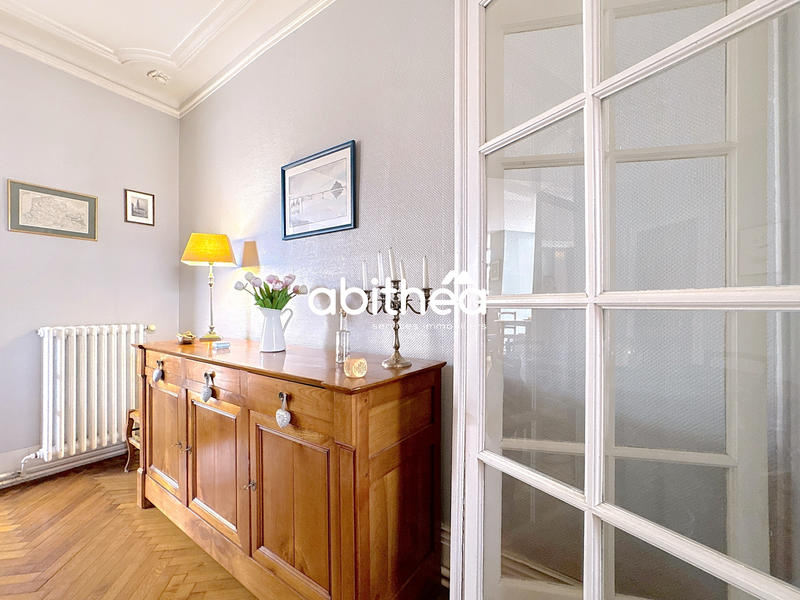 Maison - 290 m² - 9 pièces