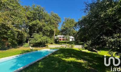 Maison - 270 m² - 9 pièces