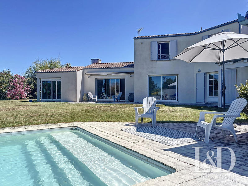 Maison - 203 m² - 6 pièces