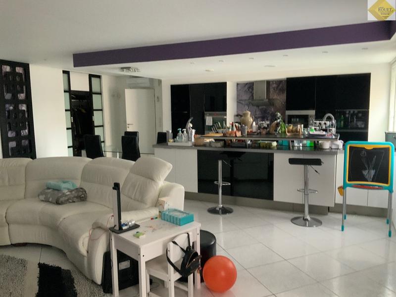 Maison - 460 m² - 11 pièces