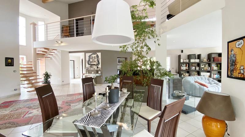 Maison contemporaine - 330 m² - 7 pièces