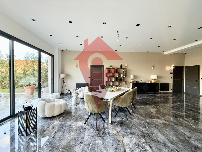 Maison - 400 m² - 8 pièces