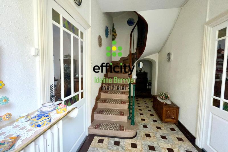 Maison - 220 m² - 6 pièces