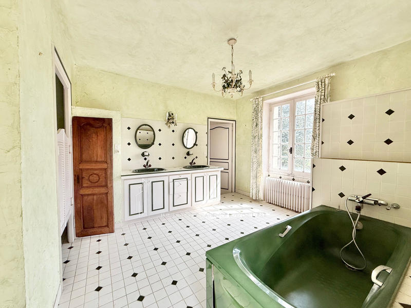 Propriété - 300 m² - 9 pièces