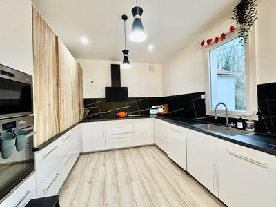 Maison - 214 m² - 7 pièces