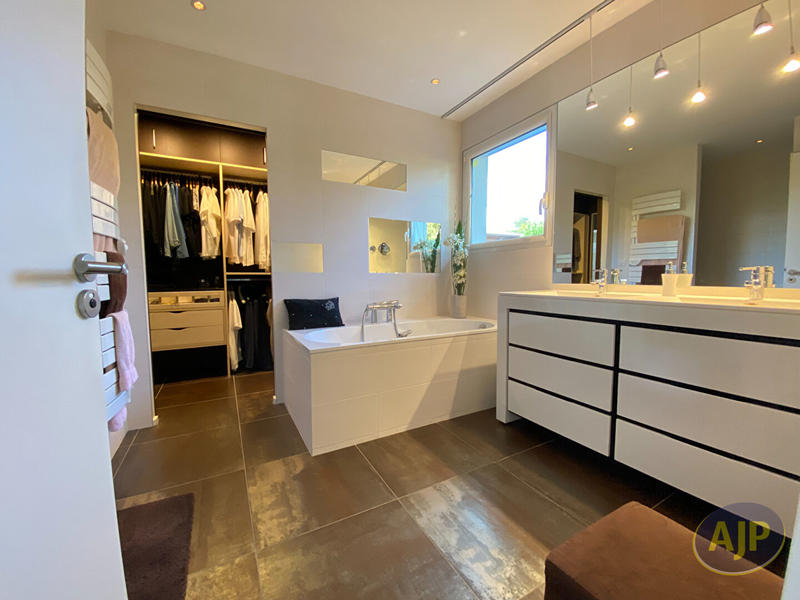 Maison - 176 m² - 5 pièces