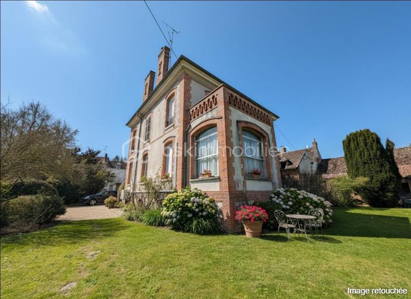 Demeure - 267 m² - 11 pièces