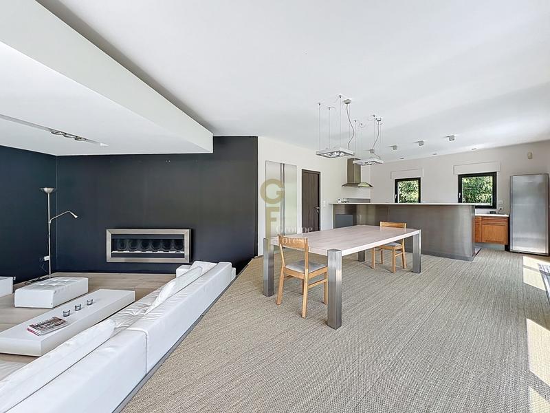 Maison - 231 m² - 6 pièces