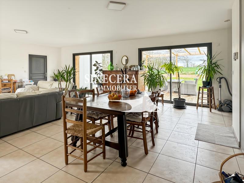 Villa - 220 m² - 10 pièces