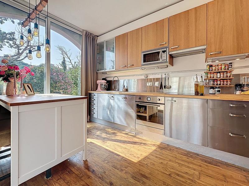 Maison - 280 m² - 10 pièces