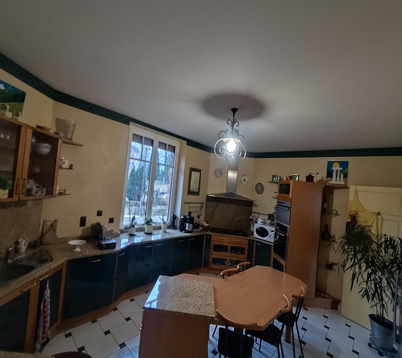 Maison - 201 m² - 9 pièces