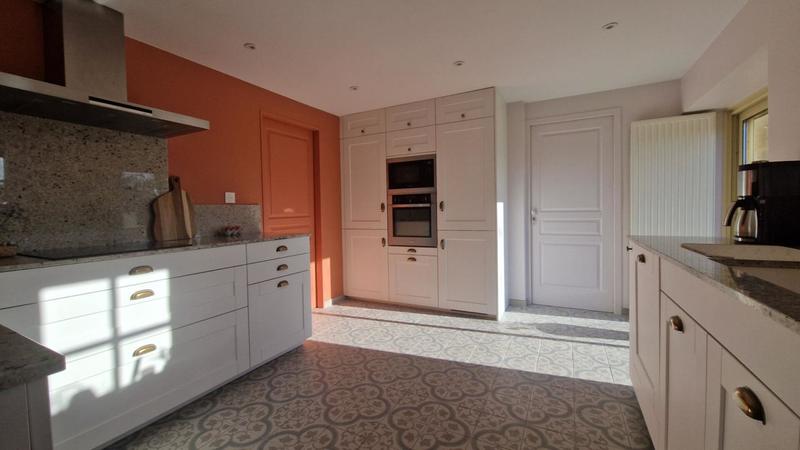 Maison - 204 m² - 7 pièces