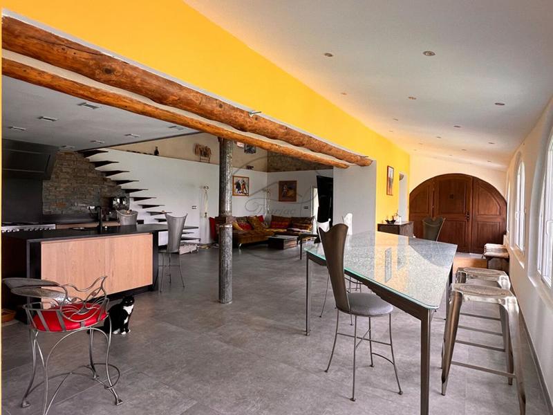 Maison provençale - 183 m² - 4 pièces