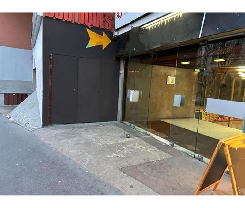 Local commercial - 122 m² - 1 pièce
