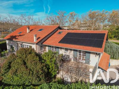 Maison - 245 m² - 8 pièces