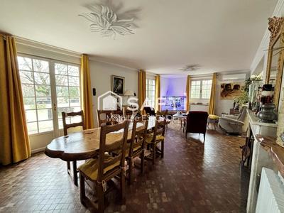 Maison - 205 m² - 6 pièces