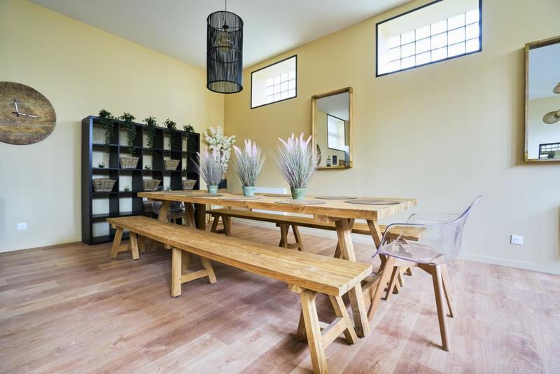 Maison - 274 m² - 12 pièces