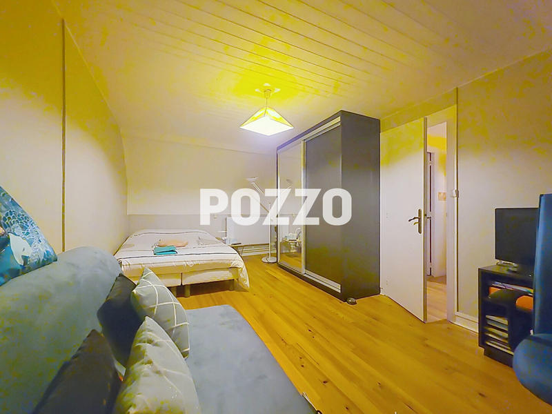 Maison - 208 m² - 8 pièces