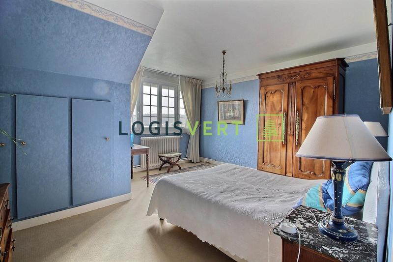 Maison - 256 m² - 11 pièces