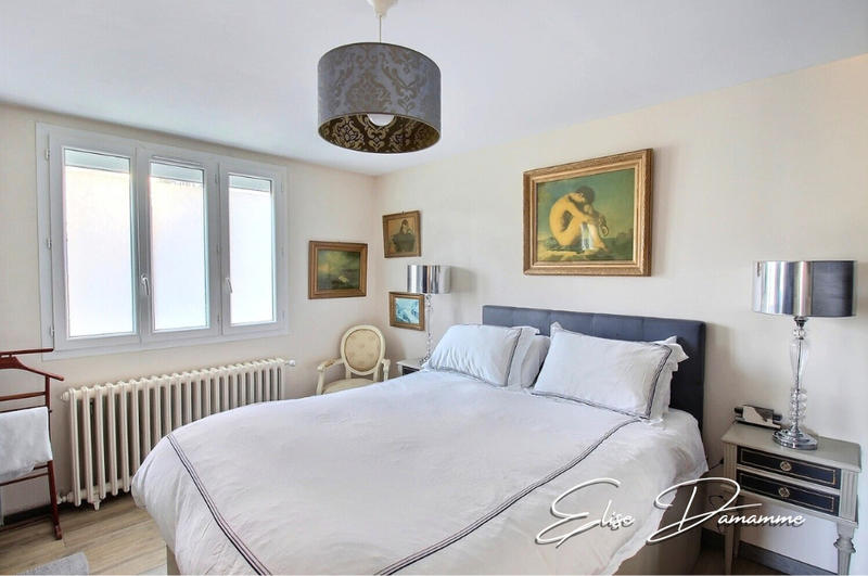 Maison - 241 m² - 8 pièces