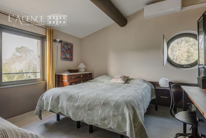 Maison contemporaine - 249 m² - 5 pièces