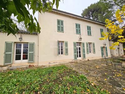 Maison - 180 m² - 7 pièces