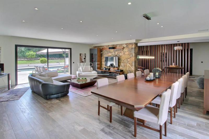 Villa - 257 m² - 6 pièces