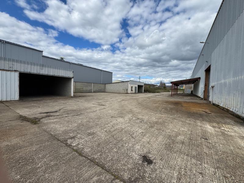 Bureau - 3 150 m² - 9 pièces