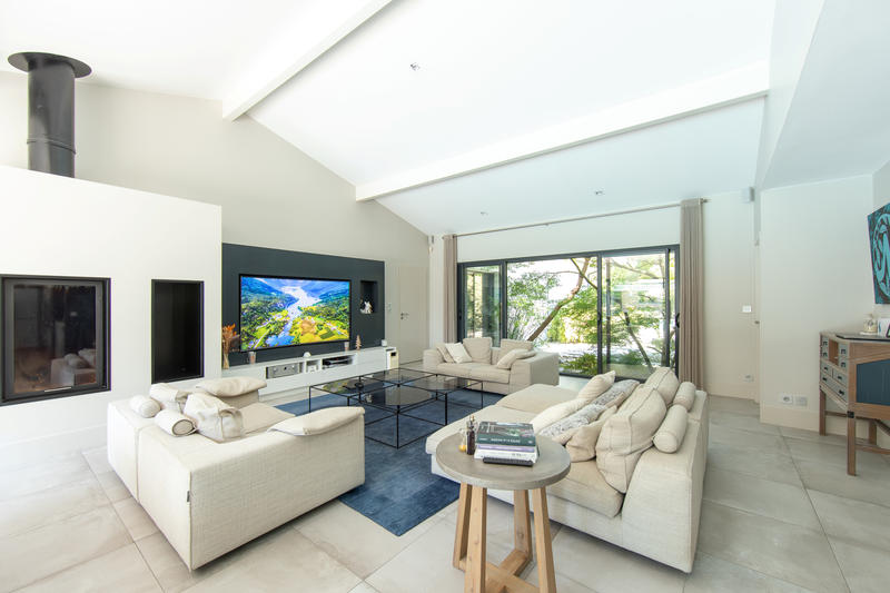 Maison - 225 m² - 9 pièces