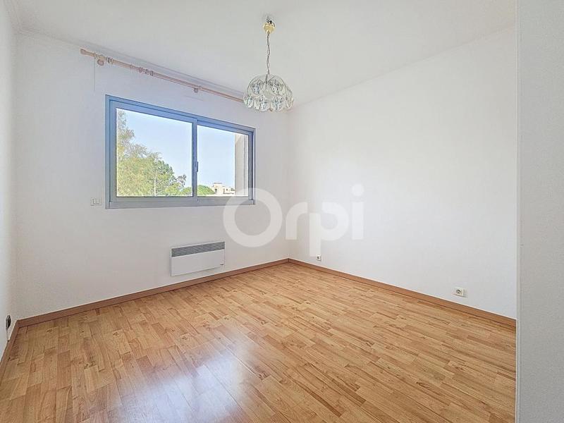 Appartement - 79 m² - 3 pièces