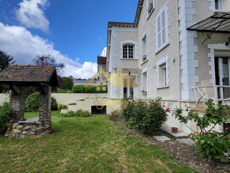 Maison - 260 m² - 7 pièces