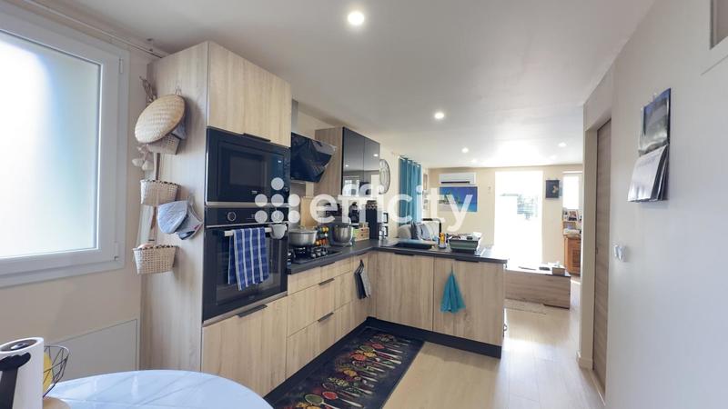 Maison - 205 m² - 8 pièces