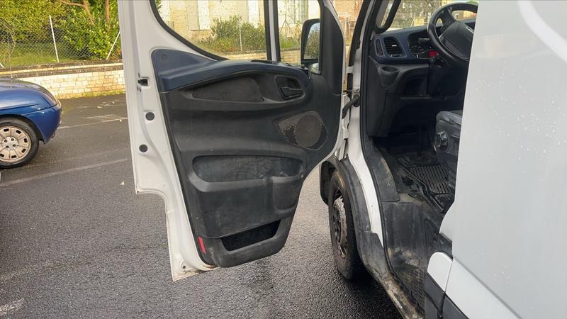 Iveco Daily Fourgon L4h2 3.0 d 180 35-S 18 Hi-Matic 1400l